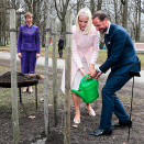 The Crown Prince and Crown Princess planted an oak tree in the park surrounding the Office of the President. Photo: Lise Åserud, NTB scanpix.